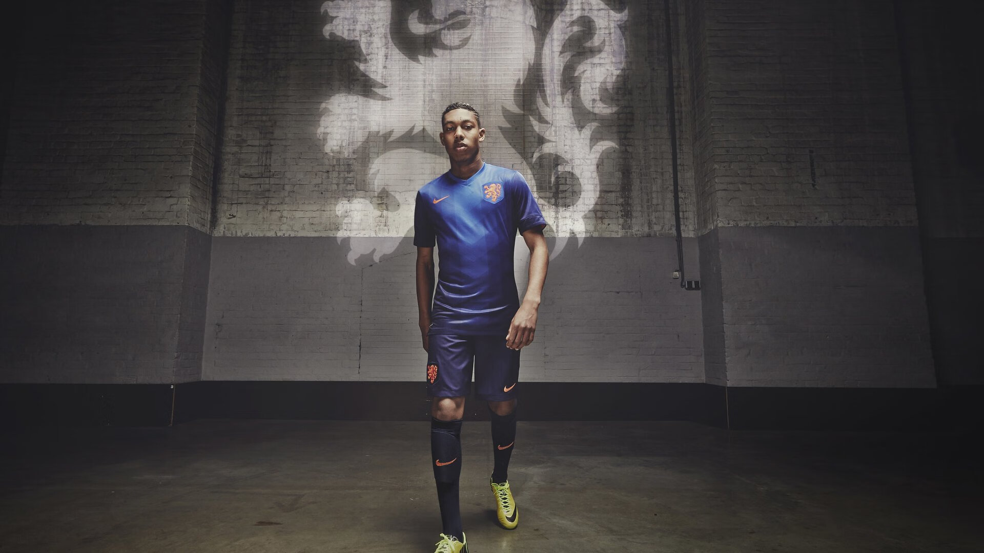 国际足球裁判引入AI助理,执法水平再提升,国际足球裁判员